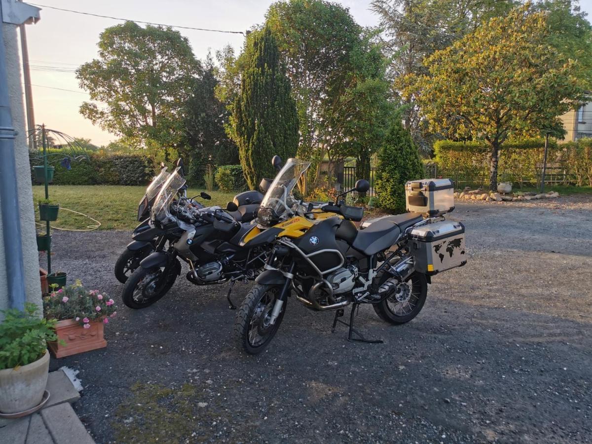 Le Nid De L'Ecureuil Bed & Breakfast Brens  ภายนอก รูปภาพ