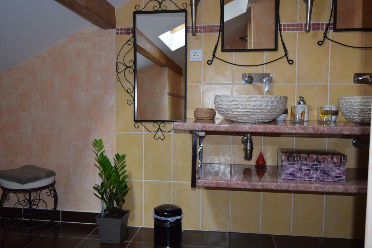 Le Nid De L'Ecureuil Bed & Breakfast Brens  ภายนอก รูปภาพ
